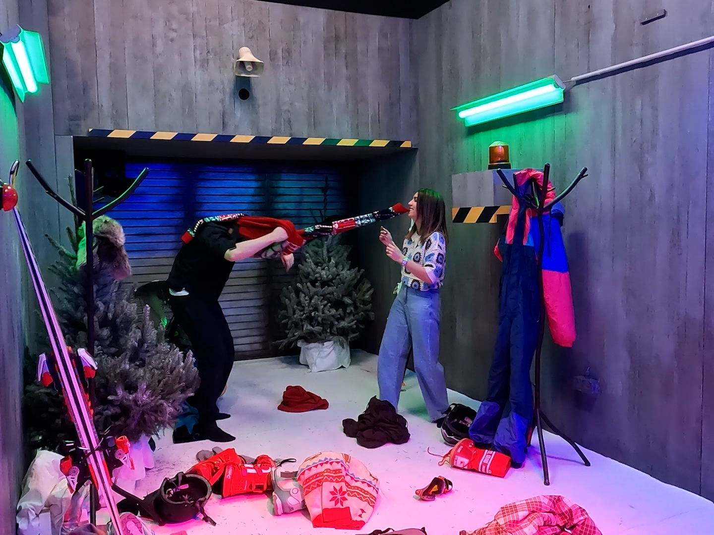 Après ski-party in Jerooms parkeergarage zorgt voor ergernis bij kandidaten: "Wat een rotzak!"
