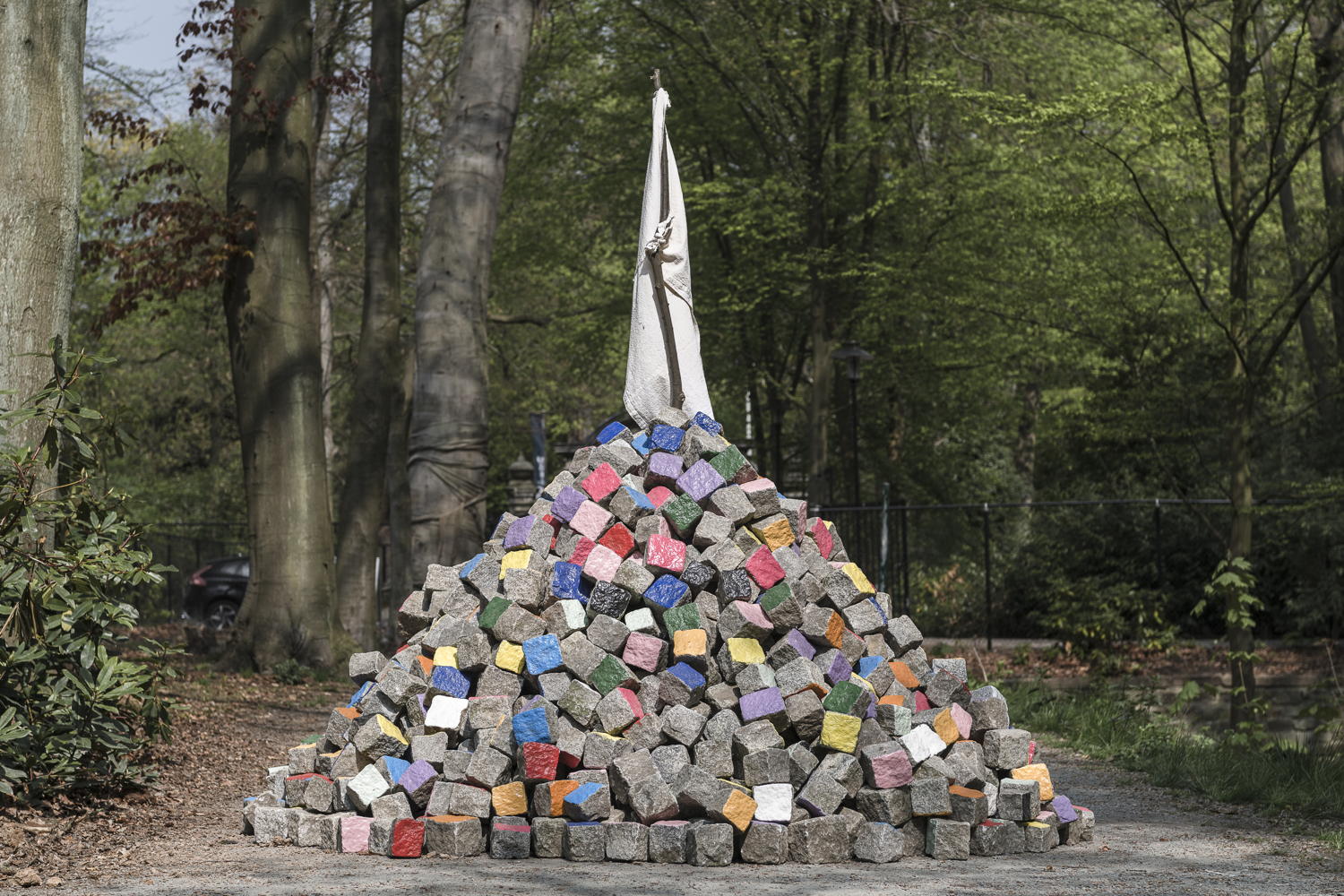 Pascale Marthine Tayou, La Paix des Braves, 2019/2021 - Collectie stad Antwerpen - Copyright Pascale Marthine Tayou - foto: Léonard Pongo