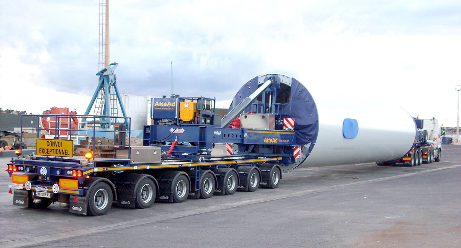 Nooteboom otrzymuje patent dla Lift Adaptera, będącego częścią naczepy Mega Windmill Transporter