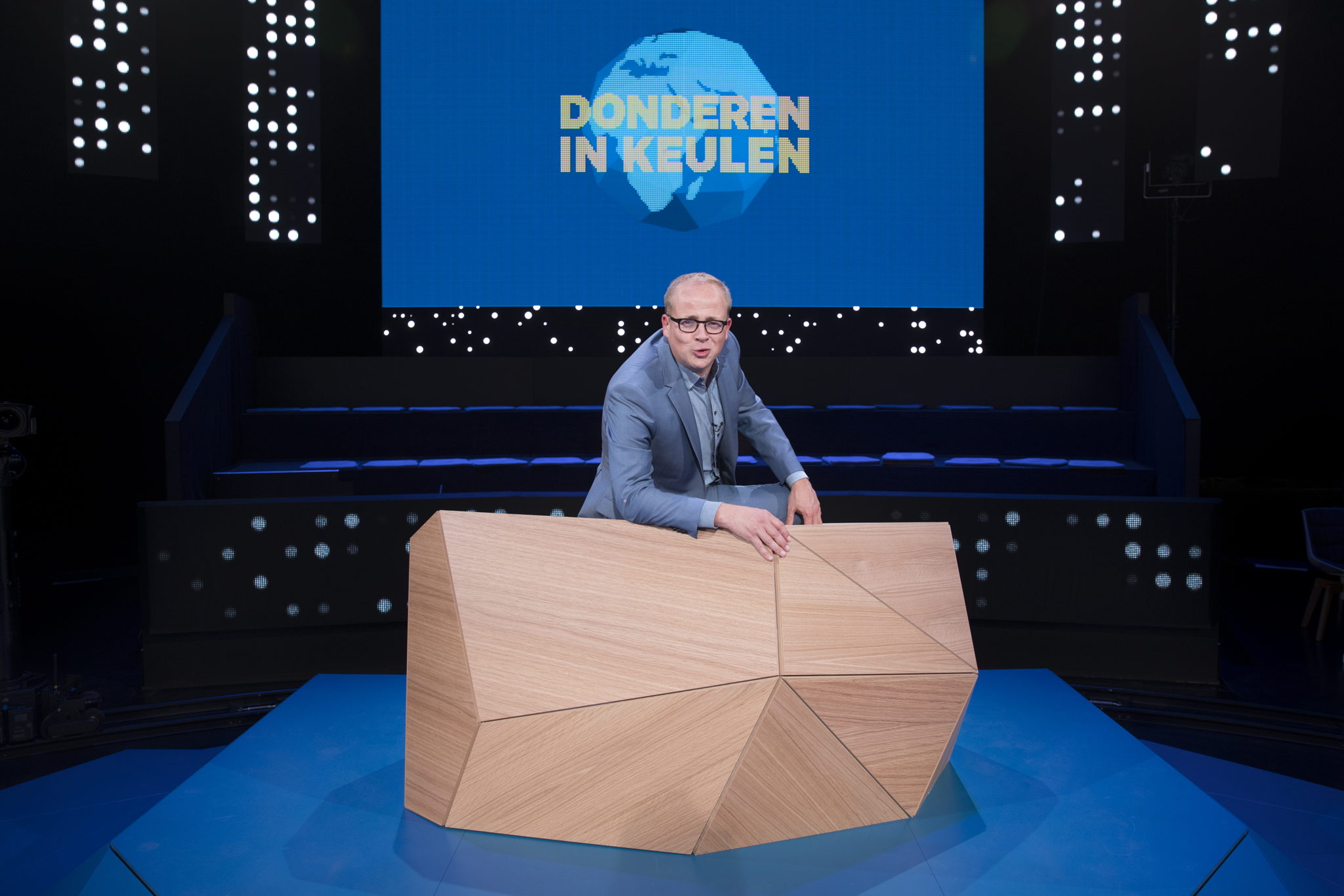 Nieuwe zondagavondquiz Donderen in Keulen met Sven de Leijer
