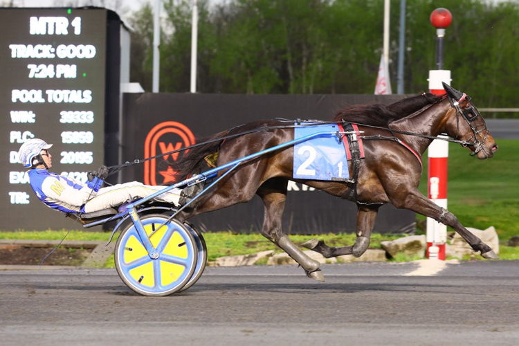 Willys Home Run and James MacDonald winning an SBOA elimination on Friday. (New Image Media)