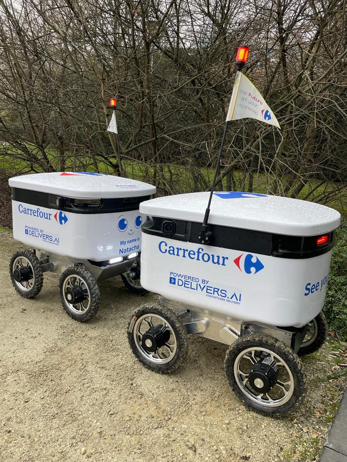 Primeur in Europa: Carrefour België test autonome bezorging door robot dankzij de kunstmatige intelligentie van DELIVERS.AI