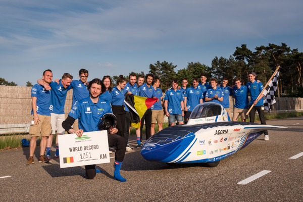 Preview: Belgische zonnewagen breekt wereldrecord: 1051 kilometer in 12 uur