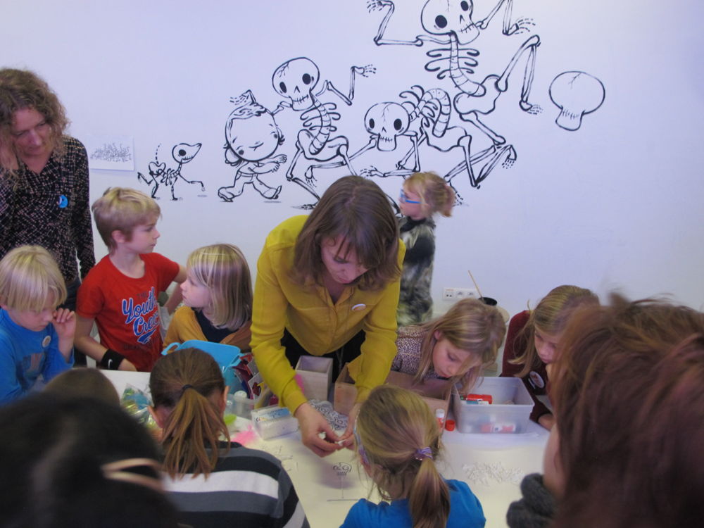 Vesalius - Workshop met Kim Crabeels op de kindervernissage van 'Magnus is Ziek' © Andy Merregaert