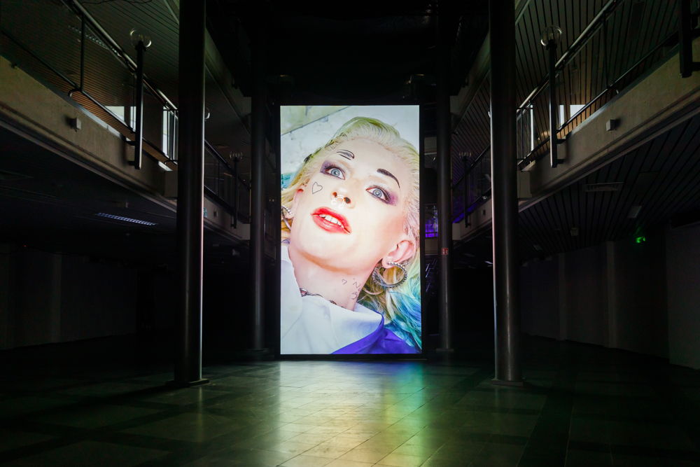 Jake Brush, Mall, Interrupted, Vonk Centrale, installation shot by Selma Gurbuz