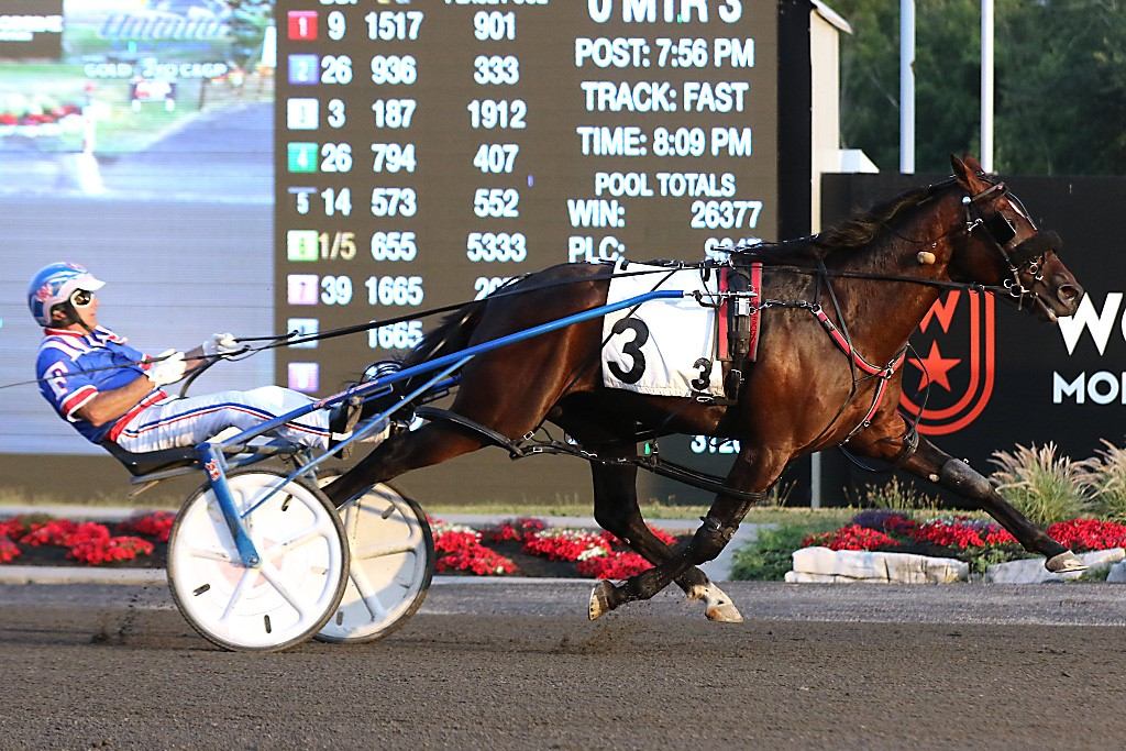 Write Me A Rose and Sylvain Filion winning Monday's first OSS Gold division. (New Image Media)