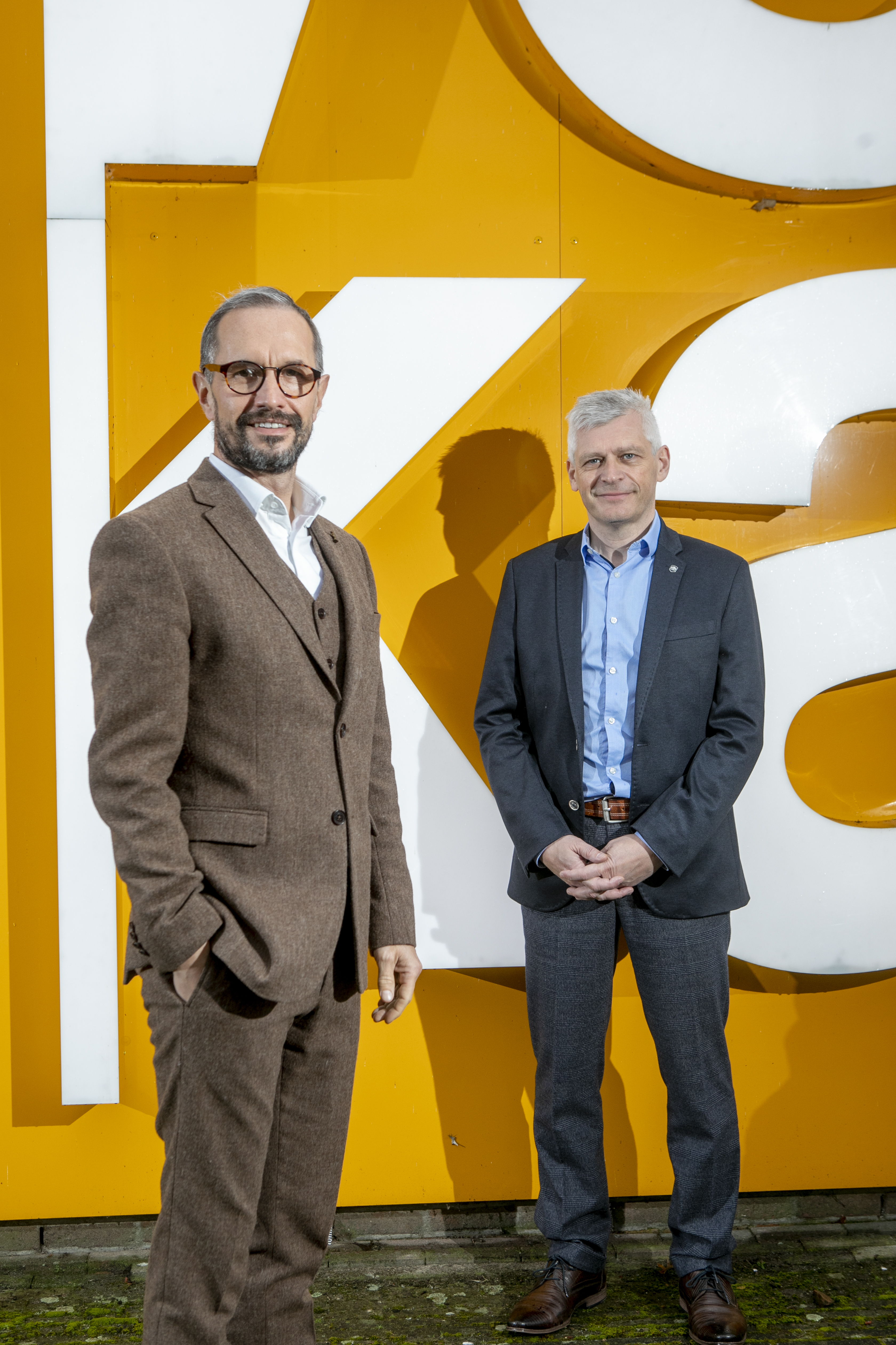 Gedelegeerd bestuurder Tom Laveren (links) en de nieuwe voorzitter Ronny Van Broekhoven (rechts). "We willen de meerwaarde van onze Voka-Kamer nog meer laten voelen bij onze leden." Gedelegeerd bestuurder Tom Laveren (links) en de nieuwe voorzitter Ronny Van Broekhoven (rechts). "We willen de meerwaarde van onze Voka-Kamer nog meer laten voelen bij onze leden."