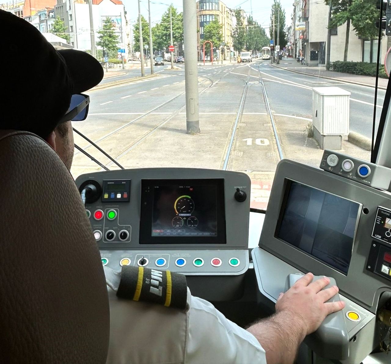 De Lijn test slimme technologie op Antwerpse trams: naar veiliger en vlotter tramverkeer