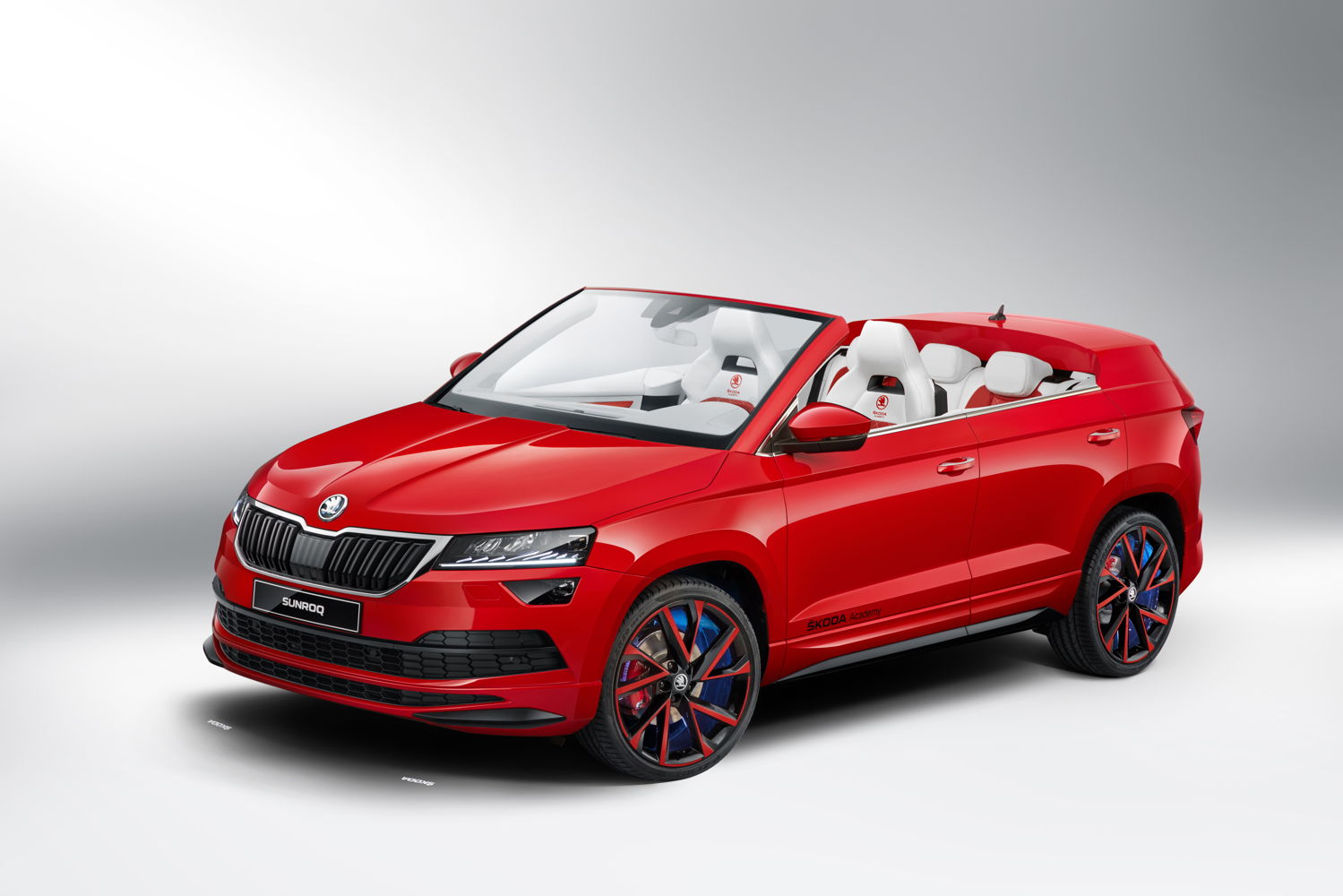 The 2018 student concept car is called ŠKODA SUNROQ. The name was chosen from among hundreds of suggestions submitted by ŠKODA customers and fans.