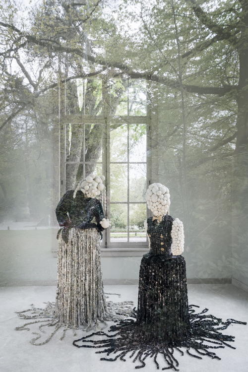 Maurice Mbikayi, Princesse Mathilde La Kinoise, 2018 / Mademoiselle Amputée, 2019 © The Artist & Officine dell'Imagine, Milano. Photo Léonard Pongo
