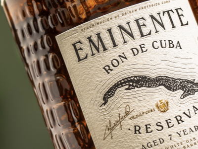 Ideas innovadoras para reciclar la icónica botella de Eminente Armonía