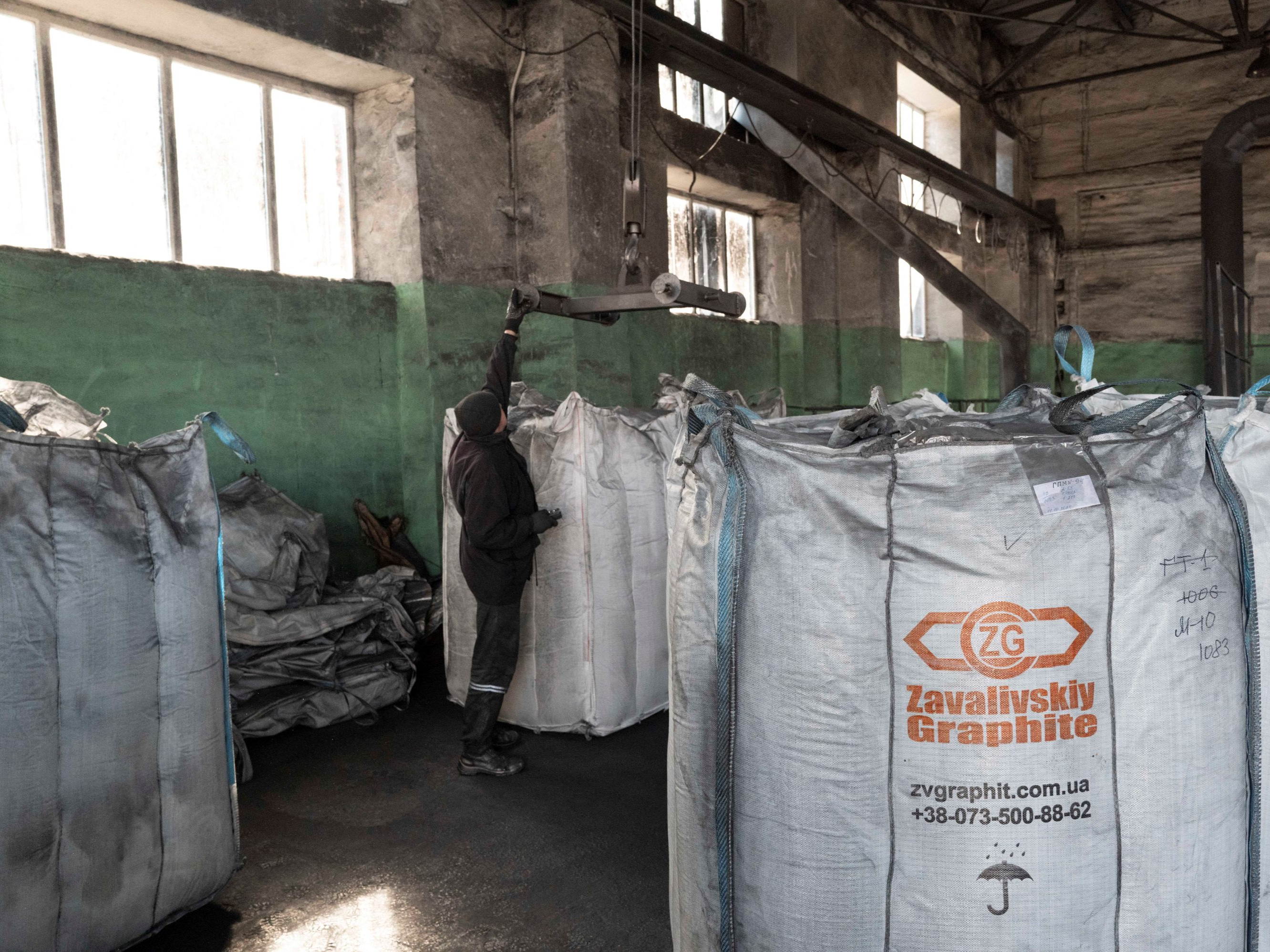 Ukraine signs outline of minerals deal with US