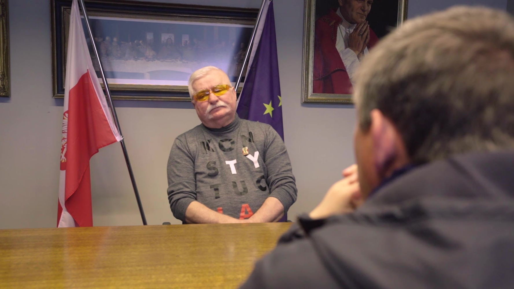 Rudi Vranckx in gesprek met Lech Walesa © VRT – Philippe Van Hecke