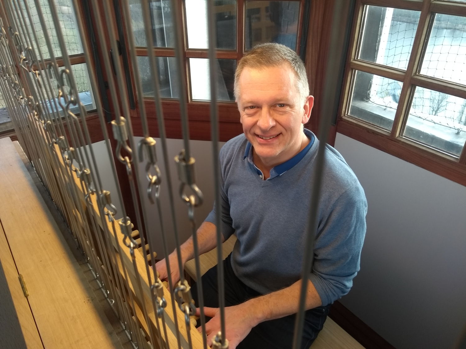 Luc Rombouts speelt op de Vredesbeiaard van Abdij van Park