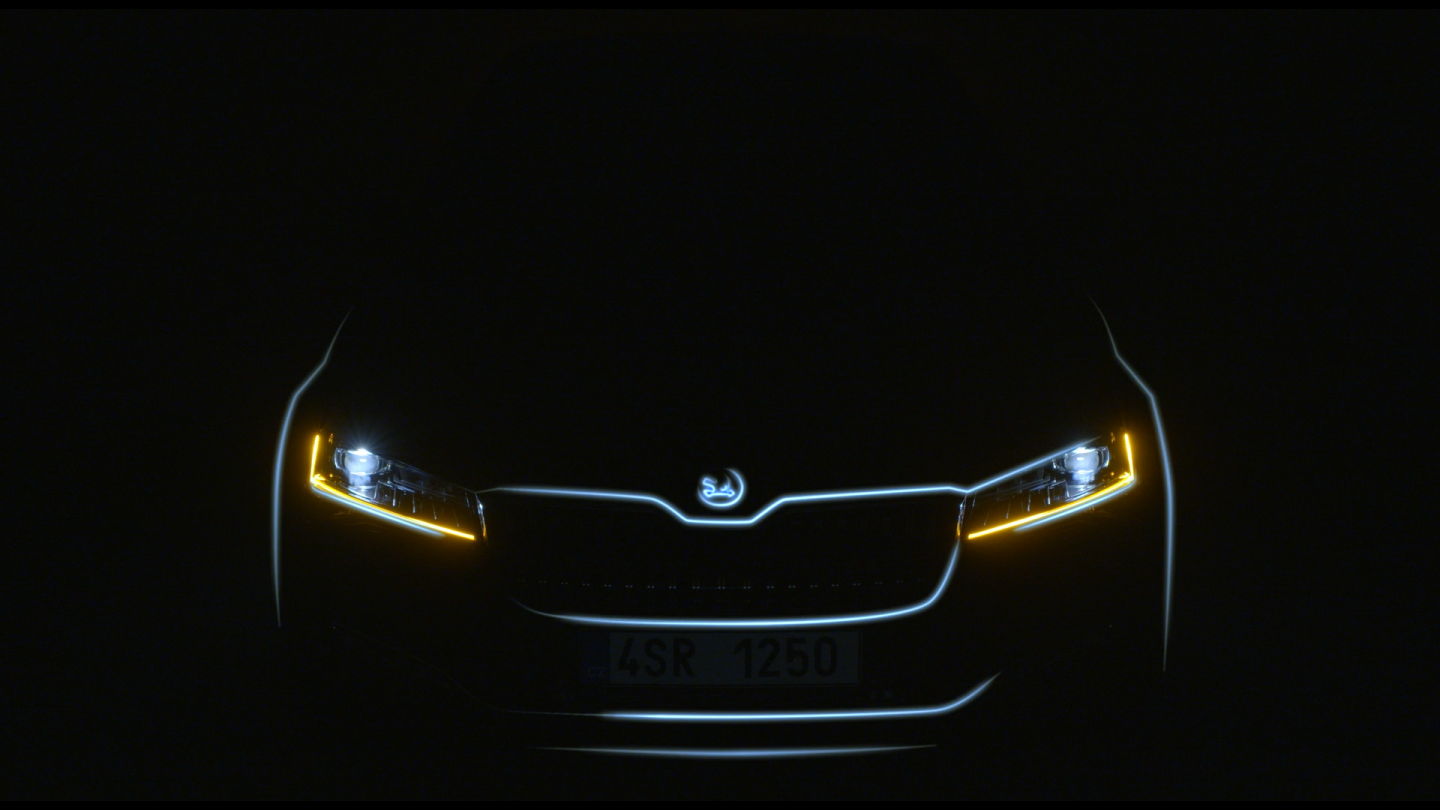 A teaser video provides an impression of the upgraded ŠKODA SUPERB, which is also available as a rugged SCOUT version for the first time.
