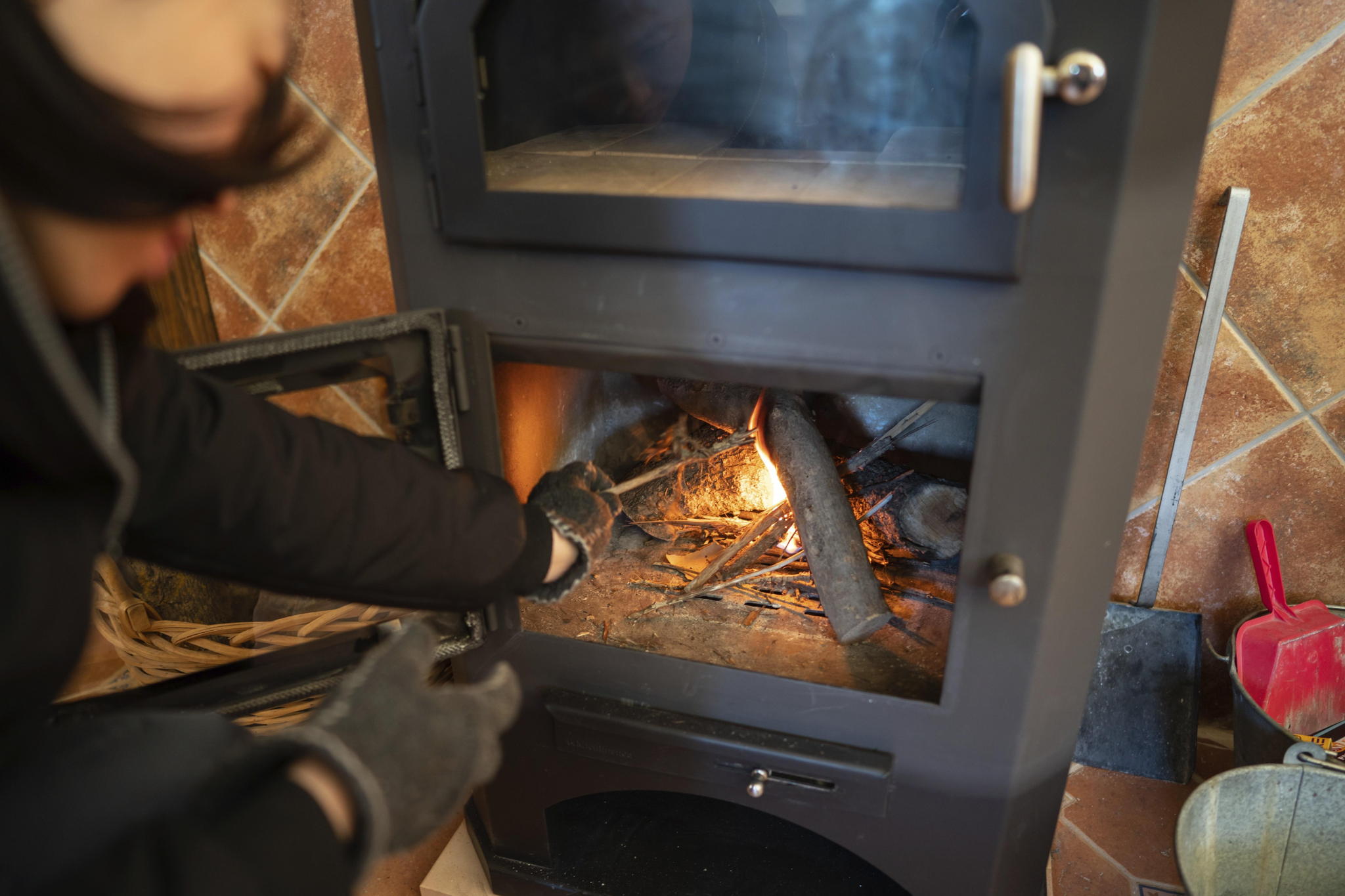 Flemish wood-burning policy under fire as emissions rise