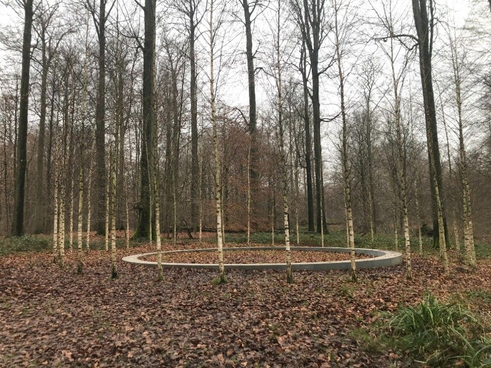 Het Memorial 22/03 in het Zoniënwoud