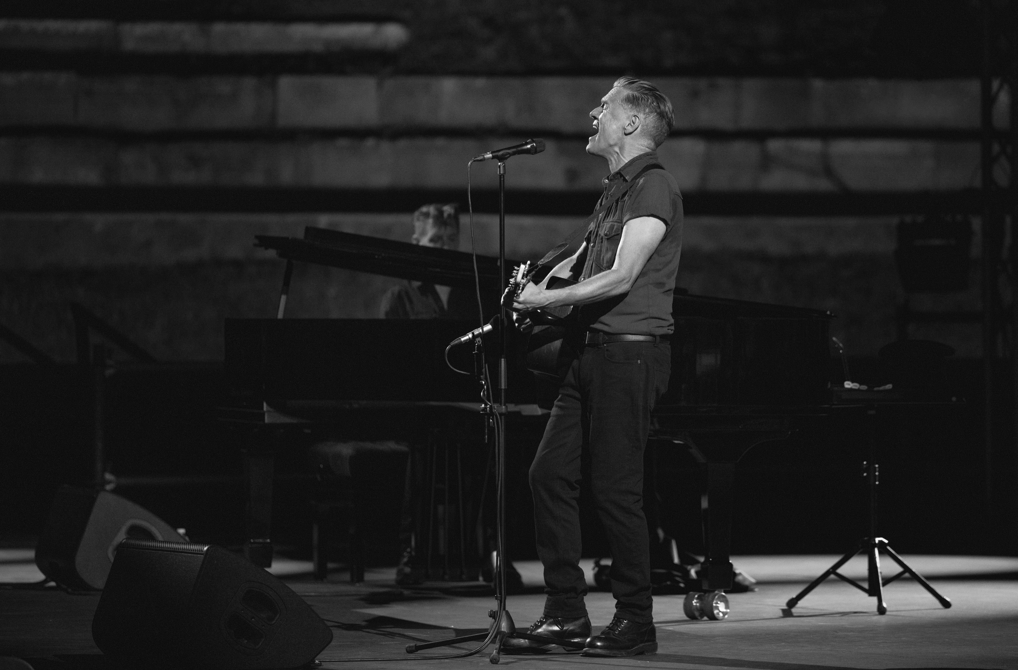 On stage, Bryan Adams relies on the KMS 104 plus. Photo: Katarína Orešanská