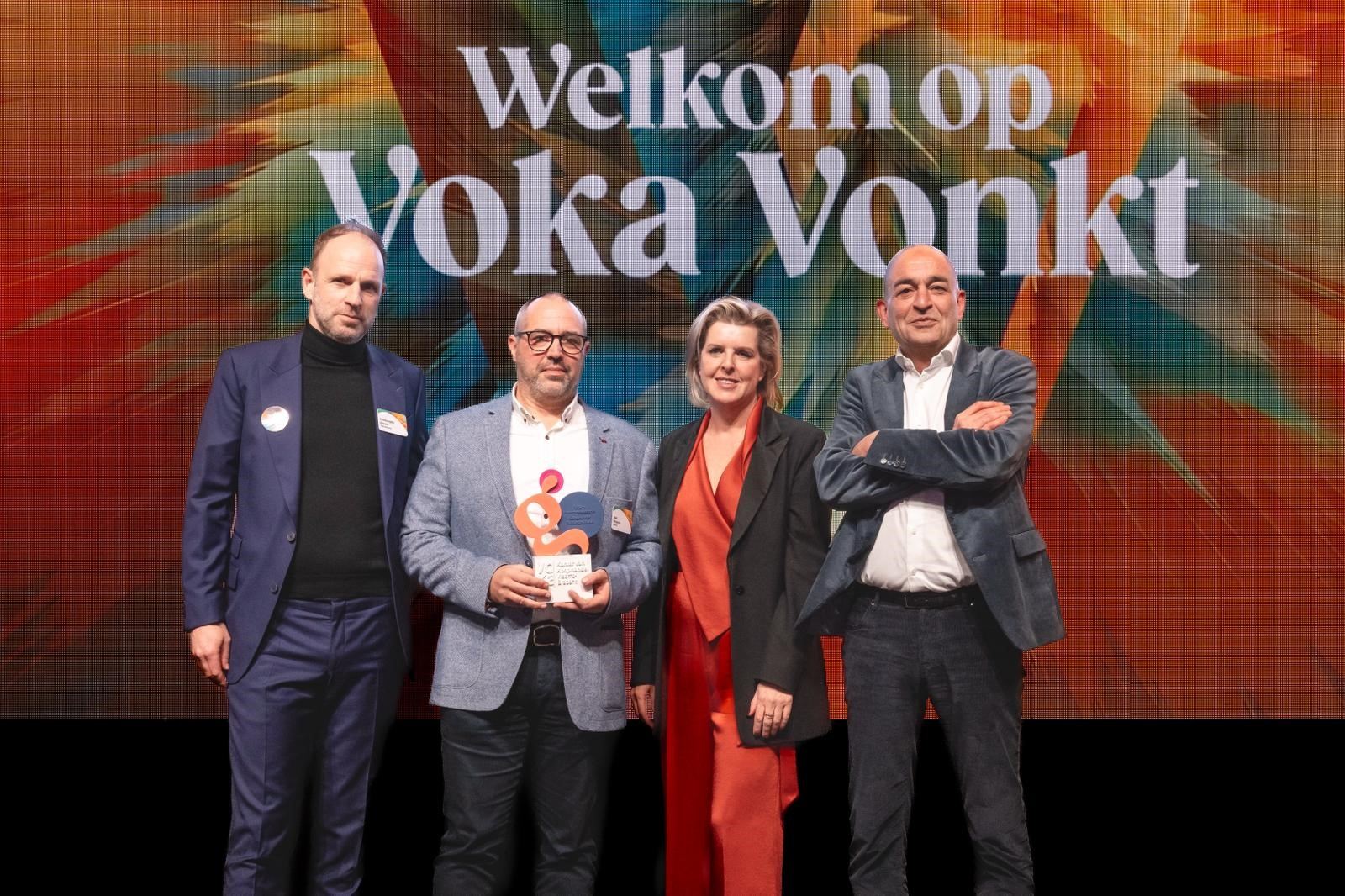 V.l.n.r Christophe Pierre, regiovoorzitter Voka-KvK Vlaams-Brabant, Bart Minnen, country manager Sarens België, Daniëlle Vanwesenbeeck, voorzitter Voka-KvK Vlaams-Brabant en Kris Claes, gedelegeerd bestuurder Voka-KvK Vlaams-Brabant