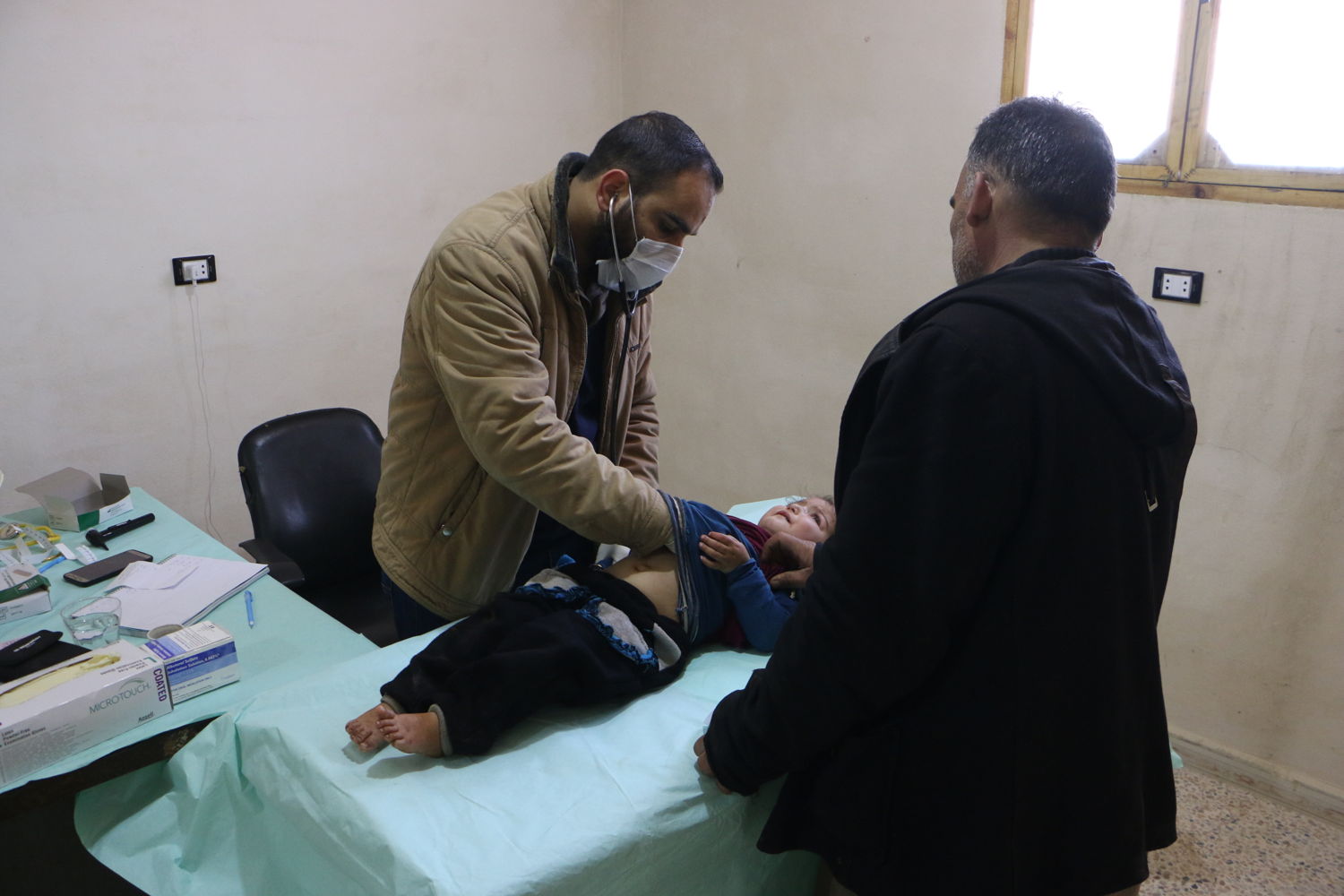 Amongst the children, we are seeing many cases of bronchitis, because they’re living in a camp and because of the weather, and also cases of otitis [ear infections].

Amongst the adults, we are seeing colitis, gastritis and pharyngitis [inflammation of the colon, stomach and throat]. We’re also seeing upper respiratory tract infections amongst both children and adults.