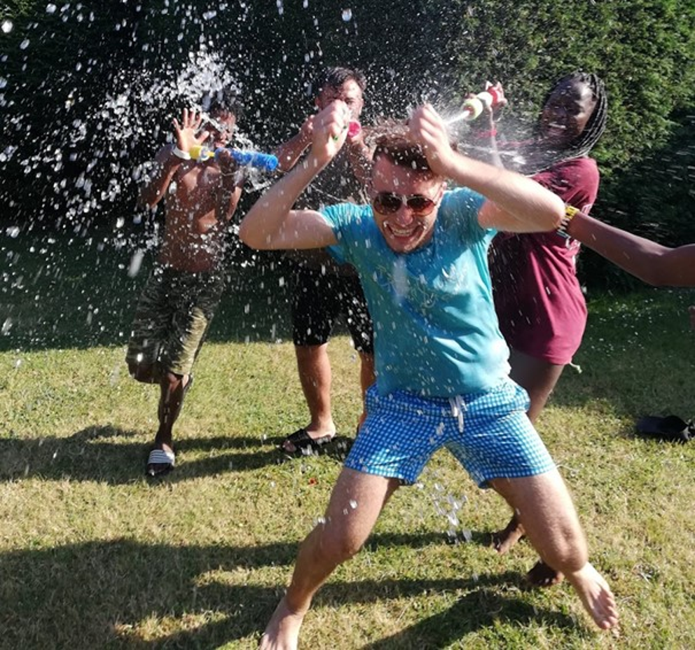 Jonge nieuwkomers genieten van zomers vrijetijdsaanbod in Leuven