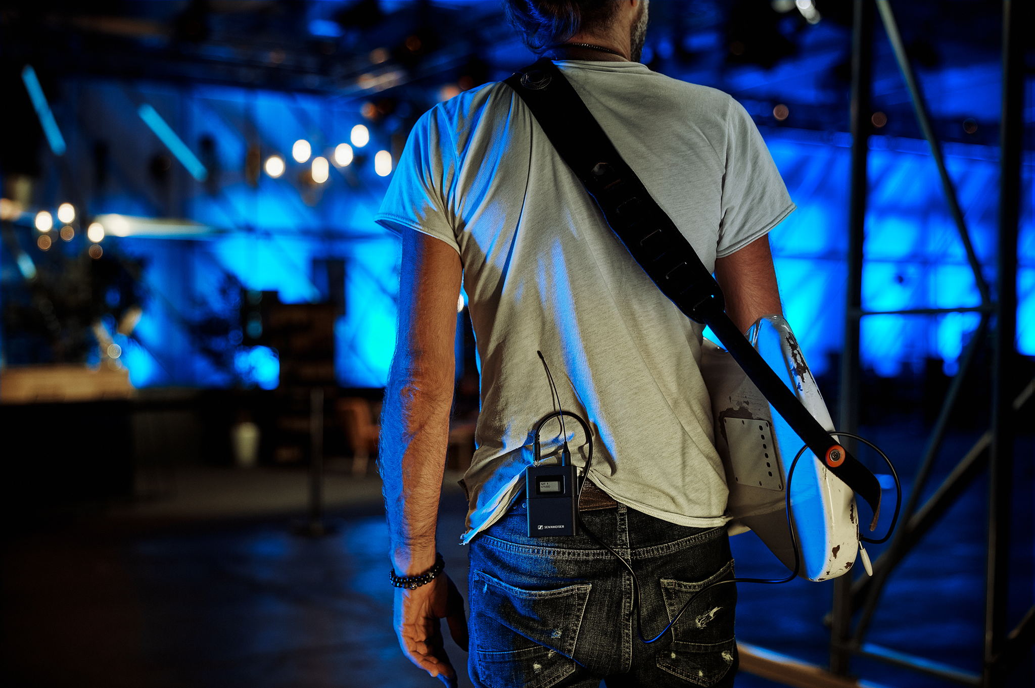 For guitarists and bassists, the EW-DX SK bodypack offers cable emulation, a trim control to keep the volume at the same level when using multiple guitars on the same frequency, and an RF mute to ensure you’re not transmitting when you’re changing guitars