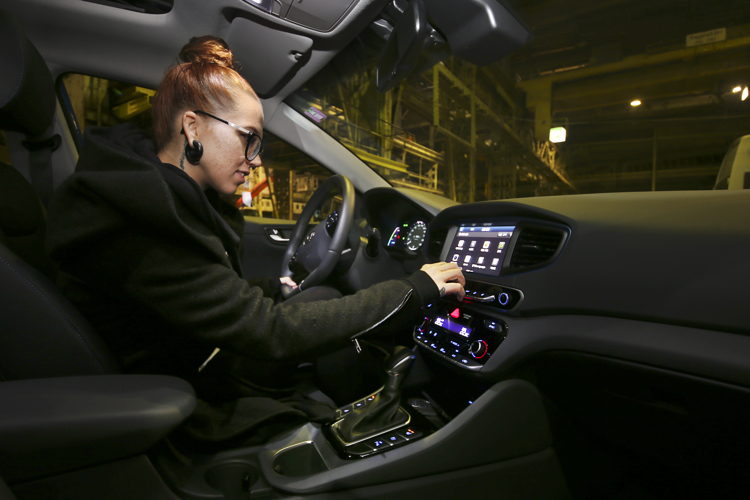 Stefanie Heinzmann / Hyundai IONIQ Hybrid