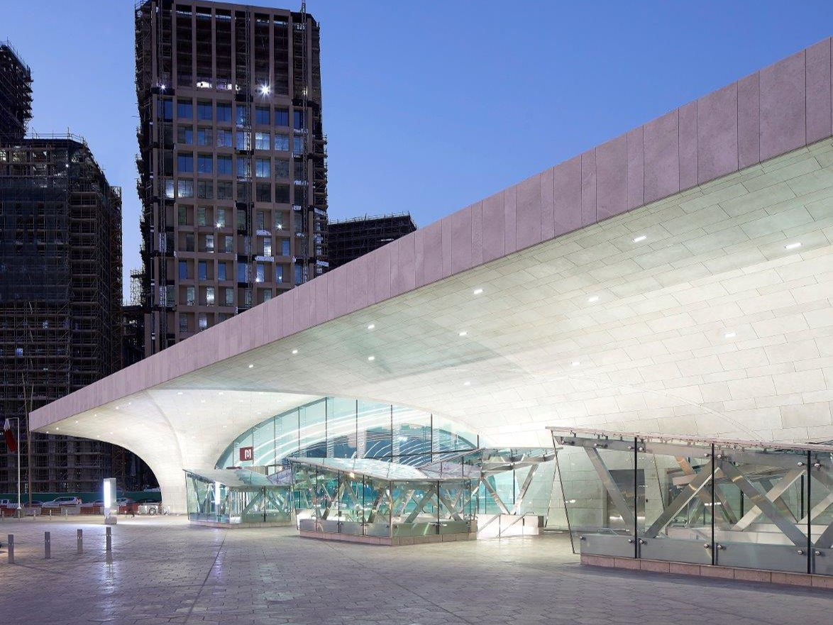 Hunter Douglas Architectural construit un plafond complexe pour le métro du Qatar