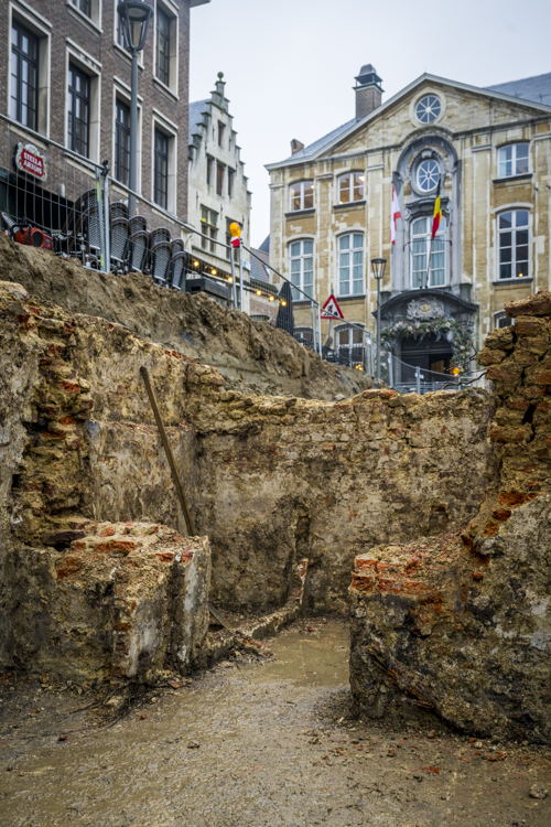 Zicht op de kelder van het huizenblok dat in 1549 op de Vrijdagmarkt werd gebouwd ©Frederik Beyens