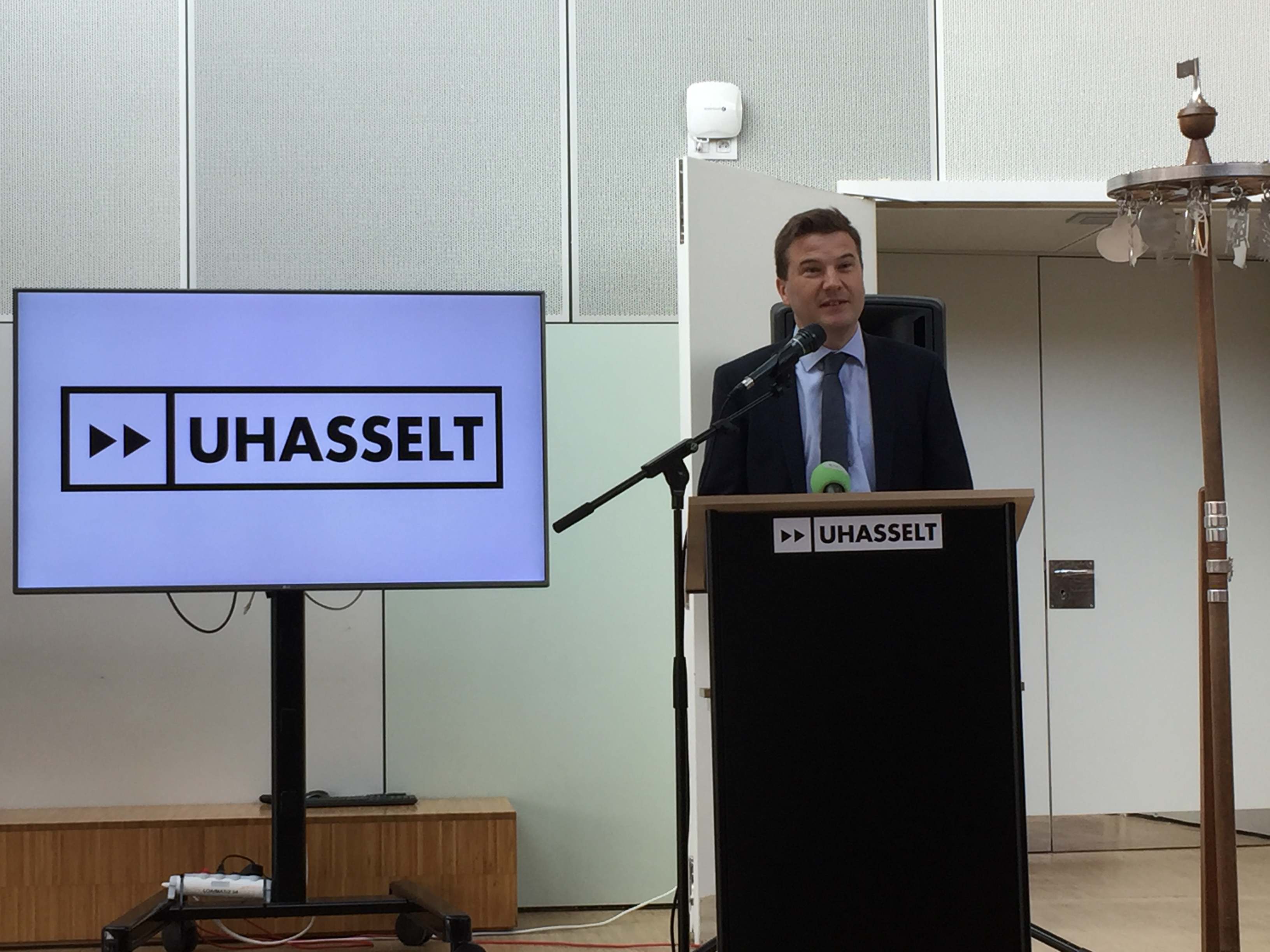 Rector Bernard Vanheusen speaking at UHasselt university © BELGA PHOTO (MARC DIRIX)