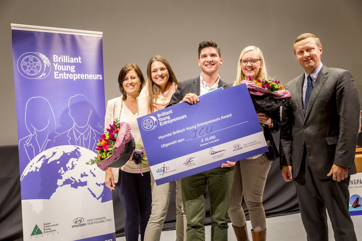 v.l.n.r. Caroline Donck (Hyundai Belux), Leen Schevenels, Hakan Tabu, Greet Janssens en William Meerschaut (Hyundai Belux)