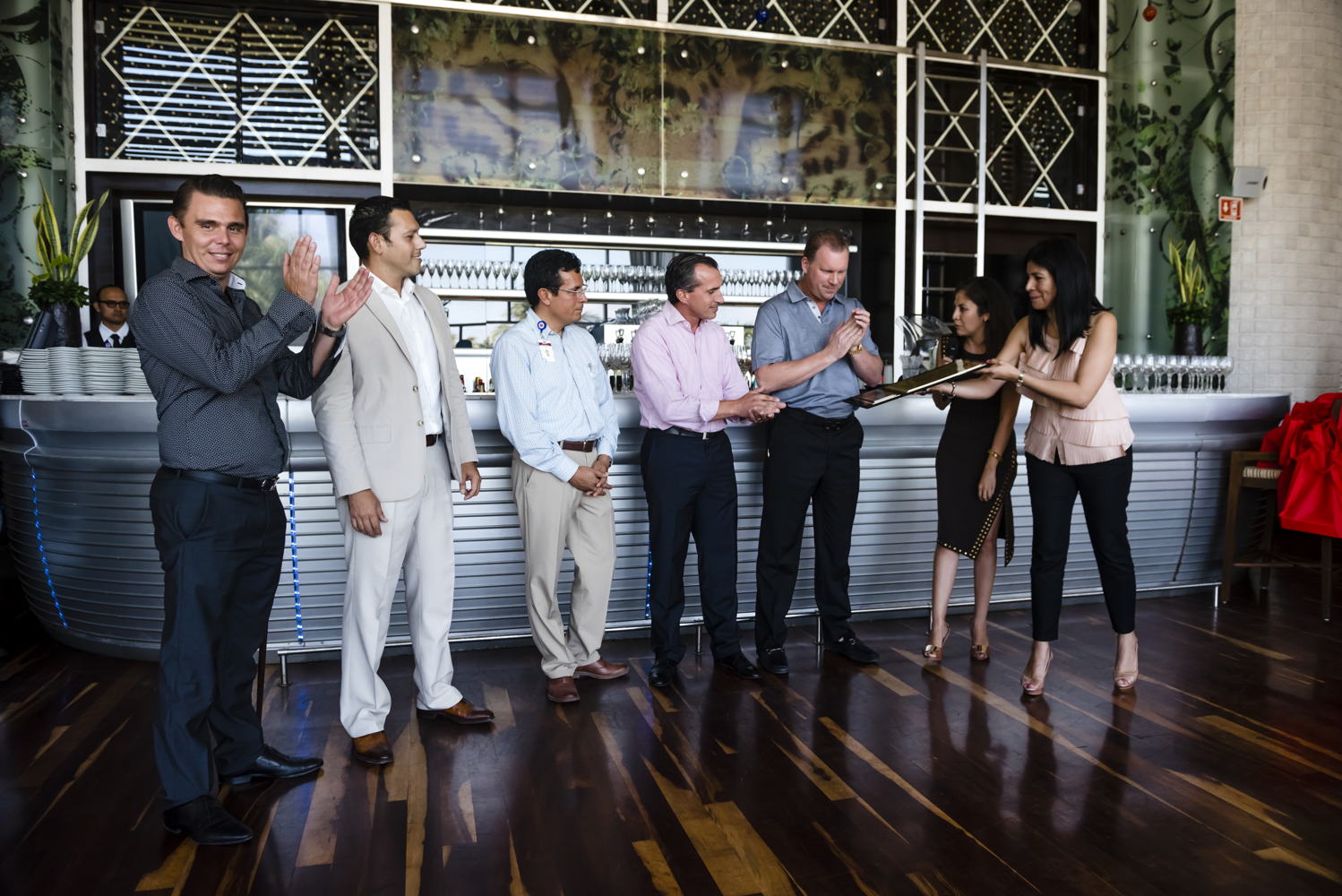 Sini Bozic,Ricky Manzano gerente de ventas internacionales en Vidanta Riviera Maya, Adolfo Aguillón Hernández, gerente de The Grand Mayan, Patrice Larouche y Douglas Saunders, director de ventas internacionales en Vidanta Riviera Maya