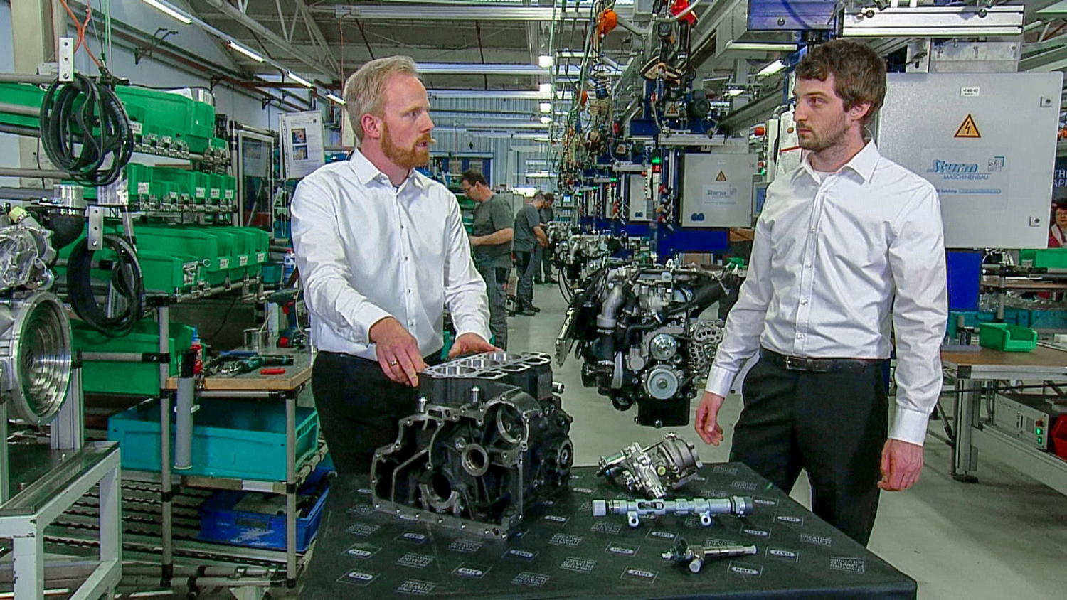 Individual components of the new 3H50TIC were closely examined by Martin Hain (left) and Matthias Hochleitner