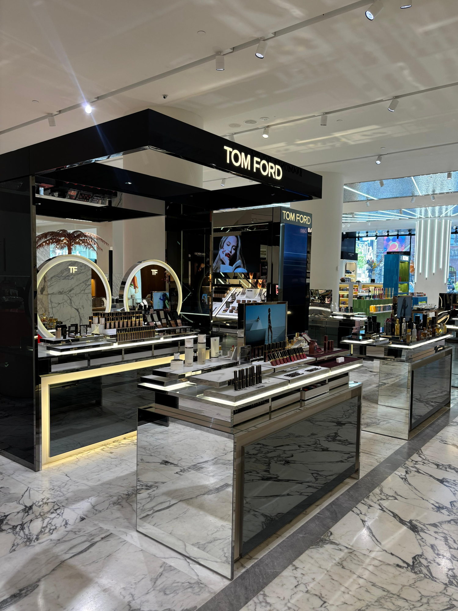TOM FORD COUNTER DE BIJENKORF AMSTERDAM   2