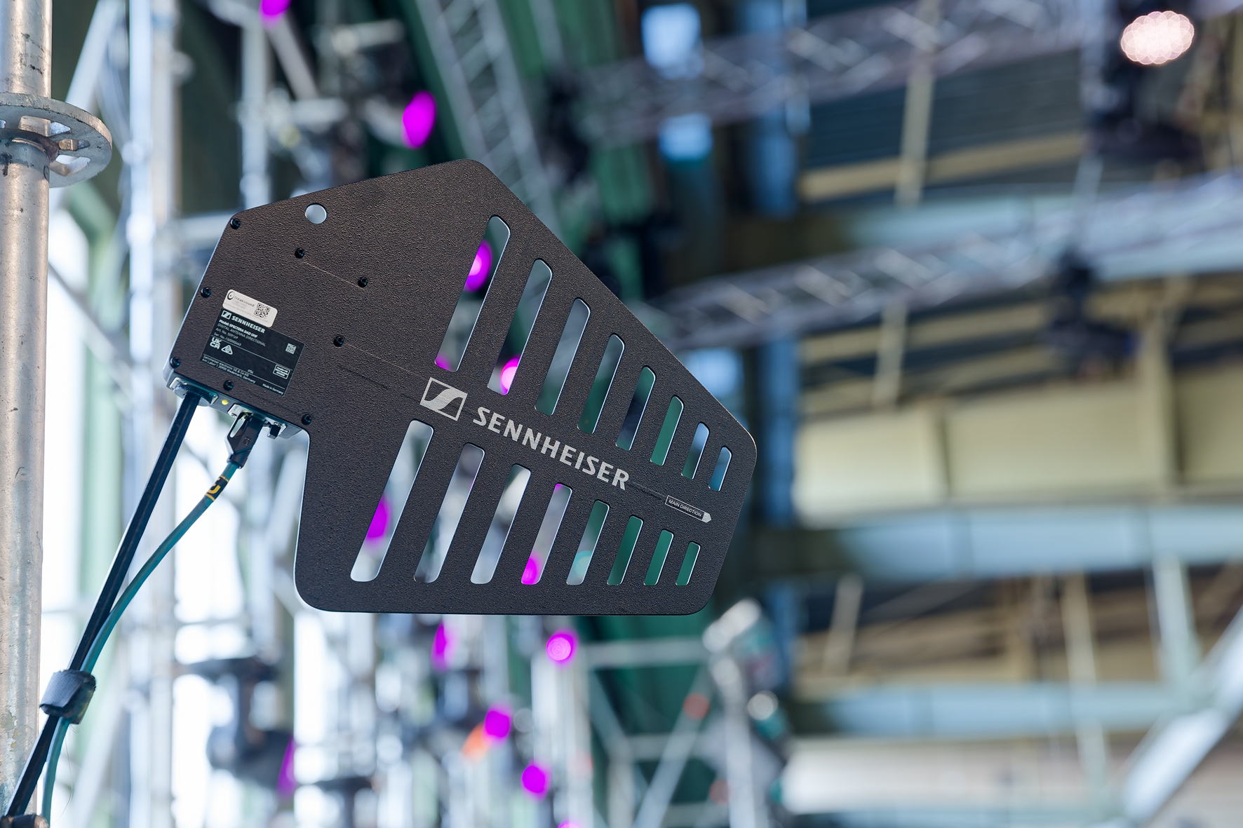 Huit antennes Spectera DAD ont été installées dans le hangar 4.