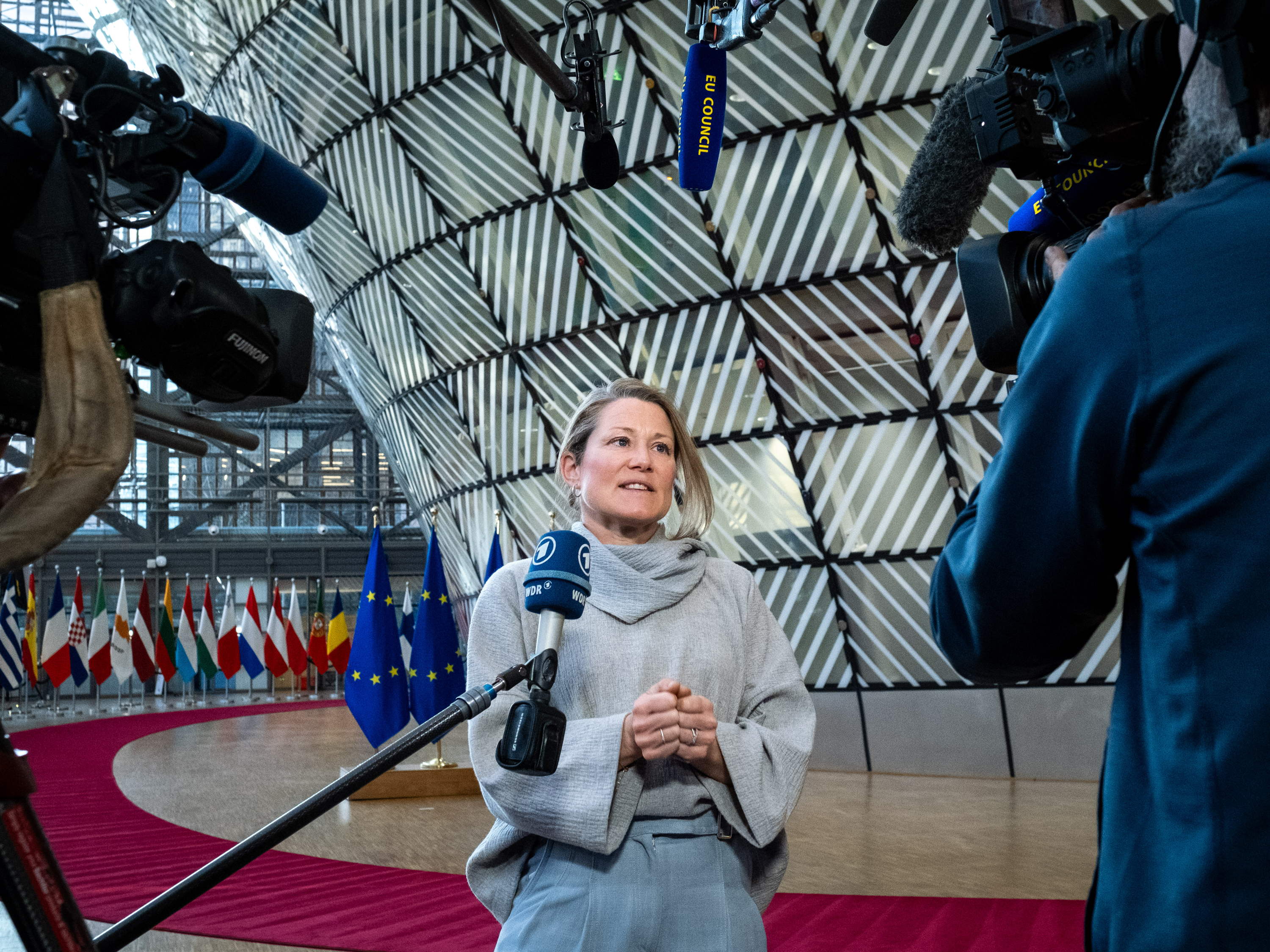 EU member states agree to extend temporary protection Ukrainian refugees