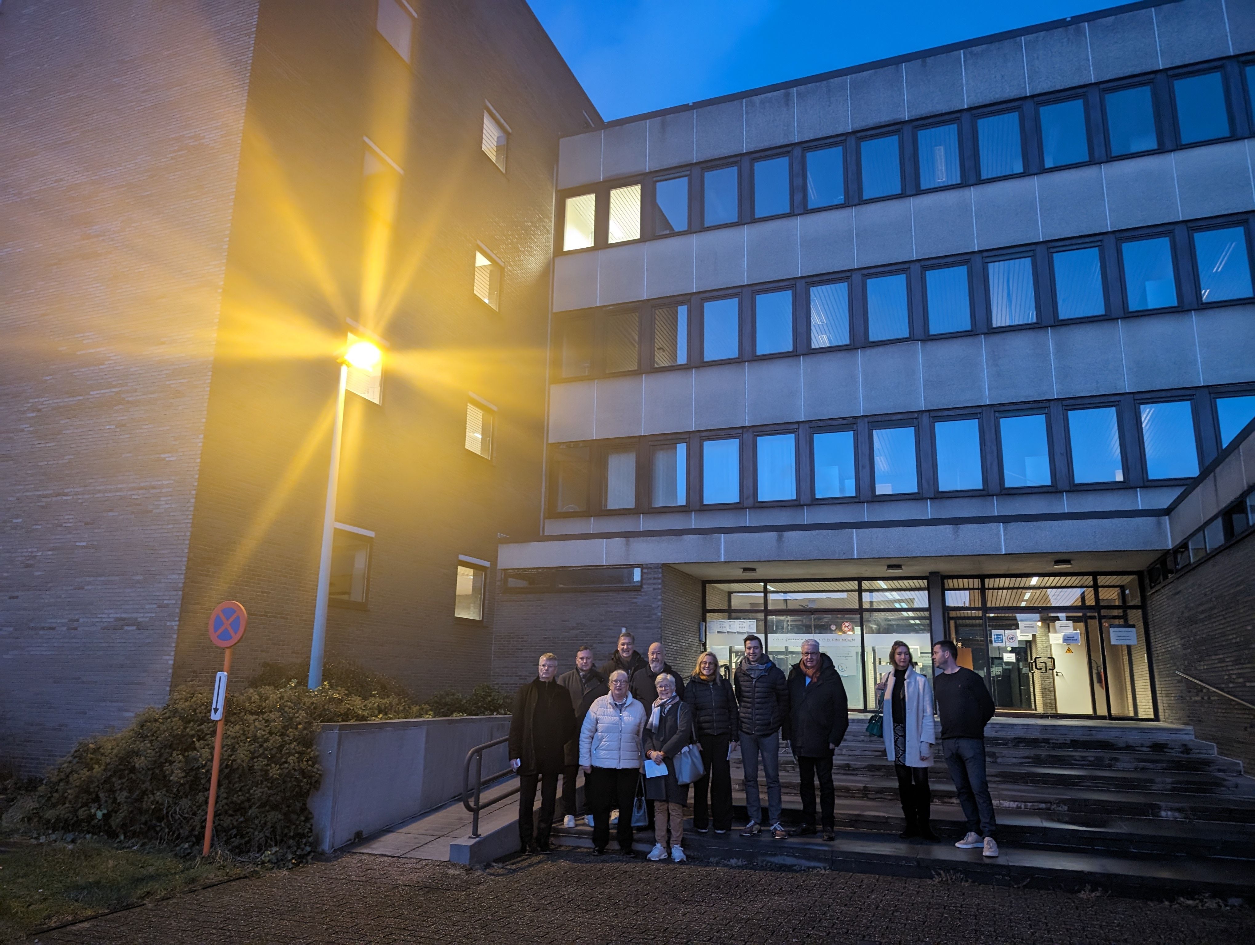 Op 12 december namen de leden van de Raad van Bestuur van Vlabinvest, de stad Halle en enkele potentiële gebruikers een kijkje in het gebouw waar de zorgcampus onderdak zal vinden.