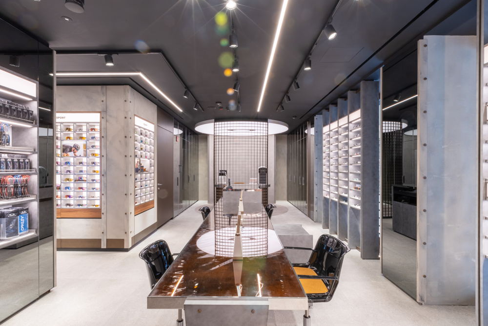 OAKLEY SAN BABILA STORE IMAGE (1)