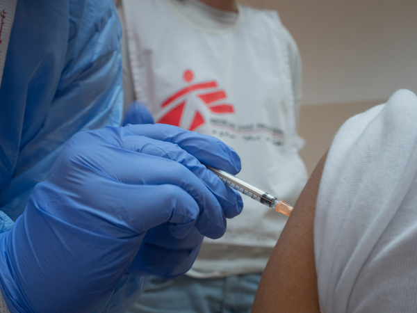 MSF celebra la decisión de EE.UU. de compartir las vacunas COVID-19 de AstraZeneca