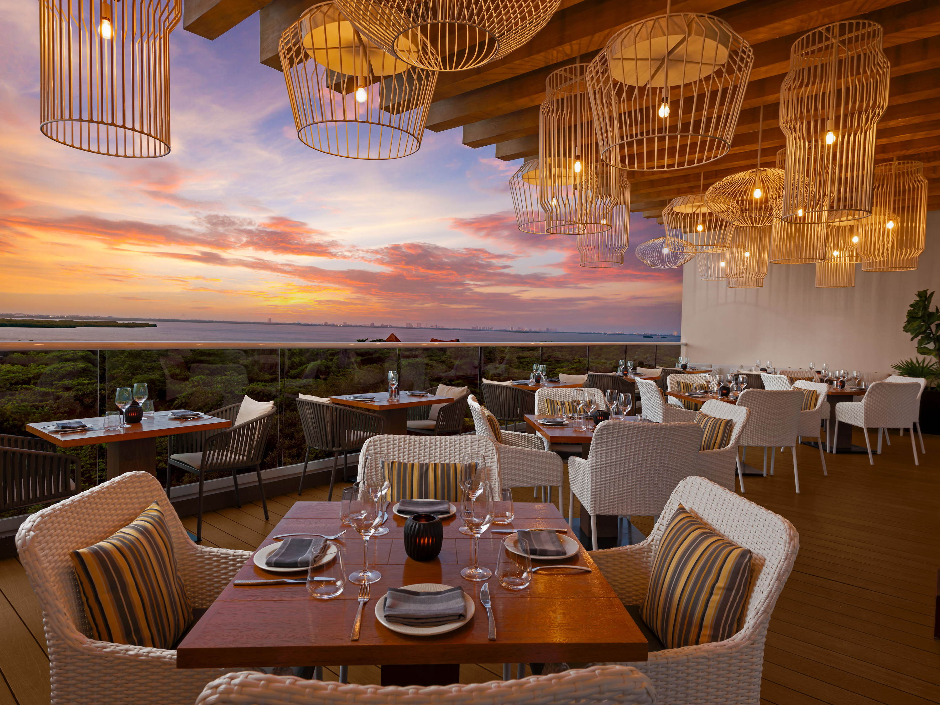 Hilton Cancun Mar Caribe invita a clientes locales a disfrutar de sus restaurantes de especialidad con platillos y bebidas ilimitadas 