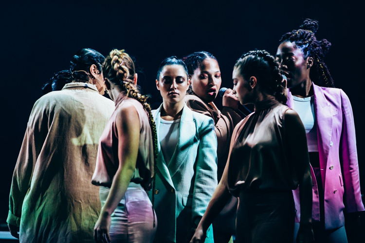 Female Take Over © Nisran