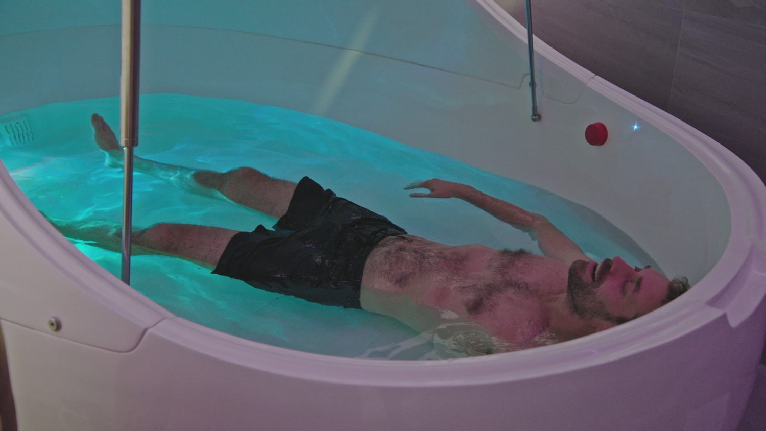 Otto-Jan in de flotation tank - (c) VRT