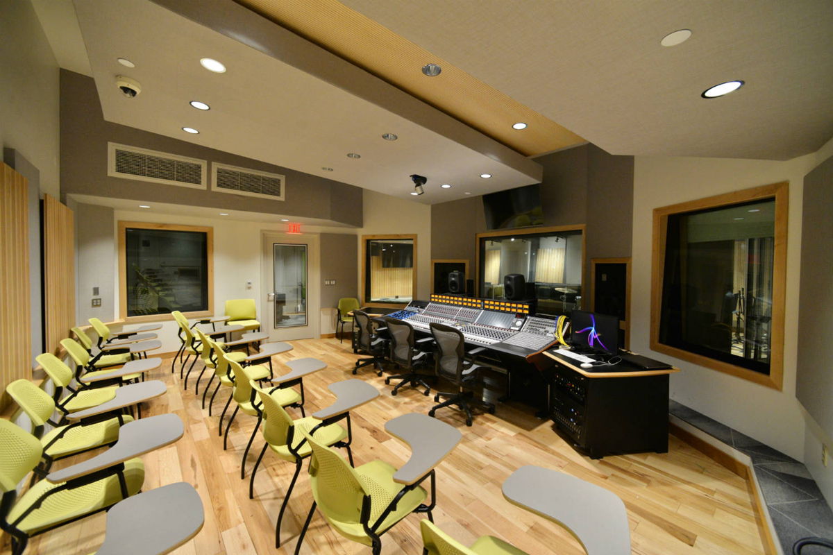Drexel retained WSDG to design a new space, which included a flagship studio of 1,500 square feet, a post-production control room, two 1,000 square-foot MIDI labs, a spacious student lounge, and a unique archive suite as part of the new facility. 
