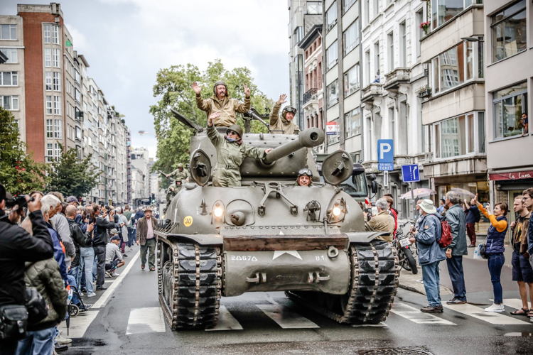 Bevrijdingsdagen wuivende soldaten (c) Maurice Claes