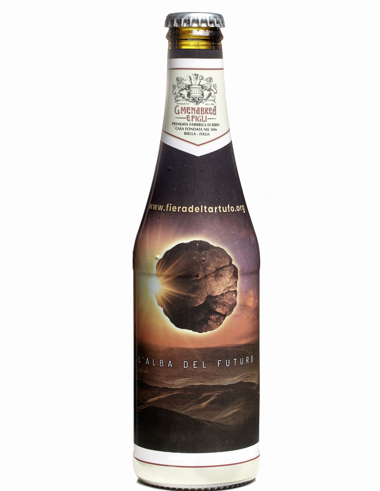 Birra Menabrea alla  Fiera internazionale del tartufo d'Alba con una bottiglia dedicata all'evento