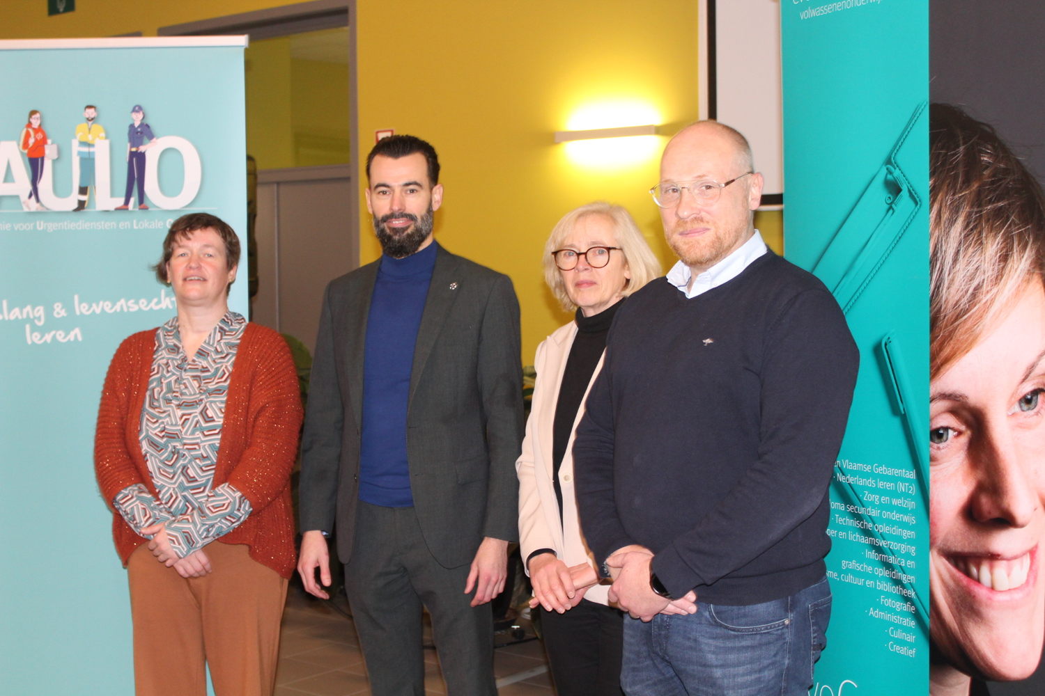 vlnr: inspecteur Annelies Faket (deskundige bijscholingen PAULO-Politieopleiding), Pascal Vandenhole (opleidingsdirecteur PAULO-Politieopleiding), Caroline Theus (directeur CVO Groeipunt), Jan Hanssens (adjunct-directeur CVO Groeipunt)