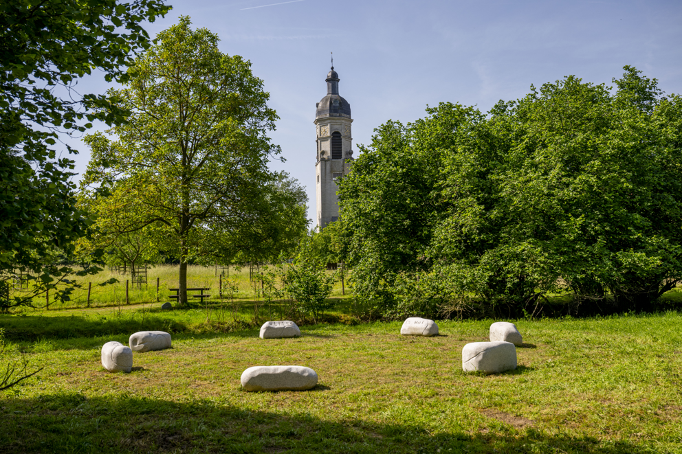 Leuven opent derde stilteplek met kunstwerk van Els Dietvorst in Abdij van Vlierbeek