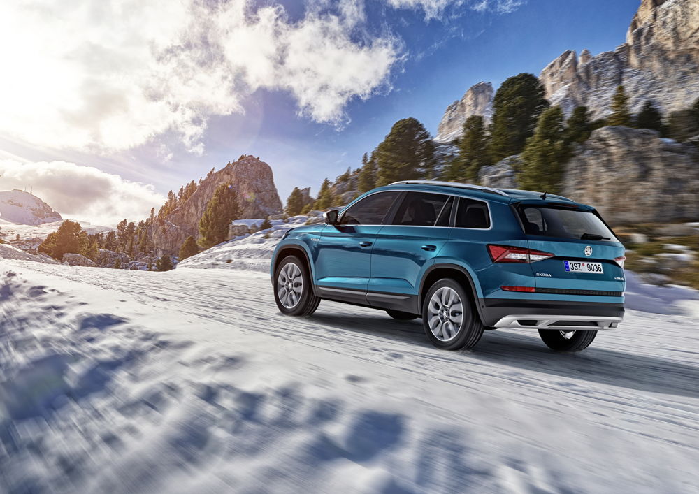 The ŠKODA KODIAQ also feels at home on off-road terrain. With a ground clearance of 194 mm, it can even negotiate larger bumps with ease.