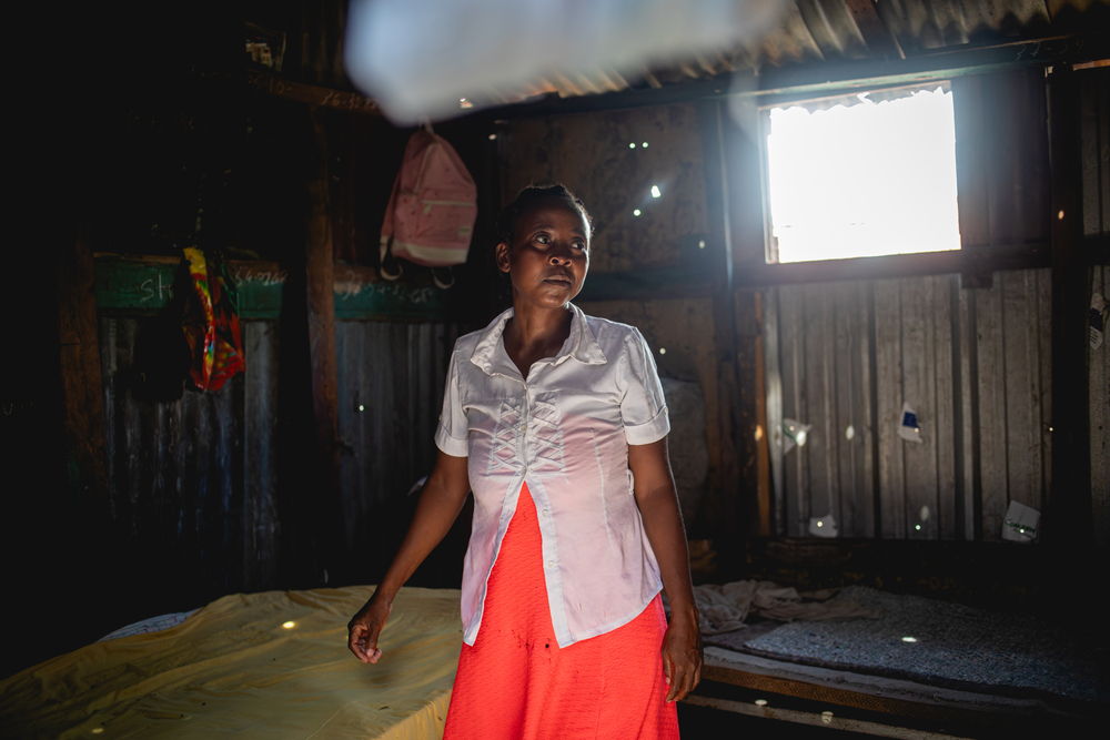 Cherlyne Atimi, 30, is a single mother of five children living in Brooklyn, a disadvantaged neighbourhood in Cité Soleil. She faces numerous social challenges, including a lack of access to healthcare and unsanitary living conditions. "It’s mostly the rain. For now, there aren’t any bullets. People are dying in the water. There are no hospitals. We usually go to Médecins Sans Frontières, but now it’s impossible because the water has flooded the road."