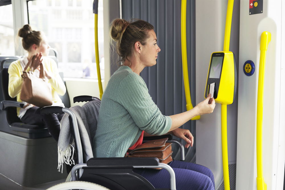Rolstoelgebruikers hoeven niet meer te reserveren voor bus of tram.